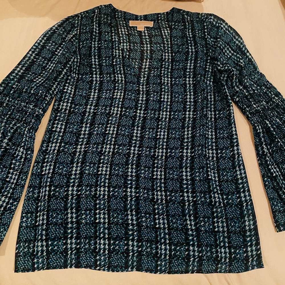 Michael Kors v- neck bell sleeve blouse. Worn once, like new. Size xs